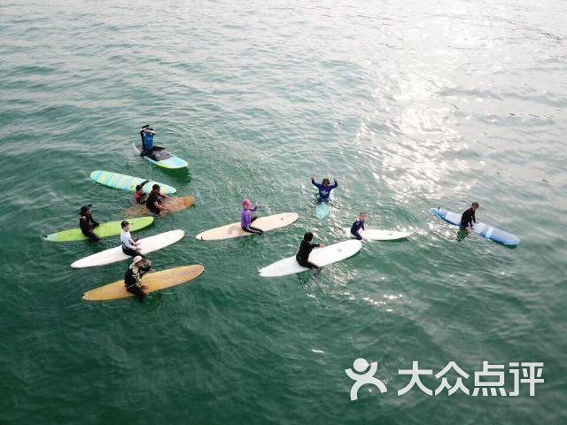 时代少年团组团为刘耀文庆生，如何看他们兄弟间的情谊？
