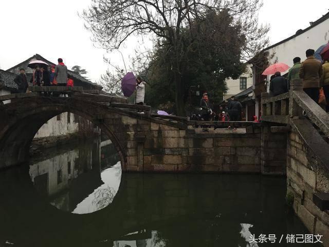 浪漫衣裙