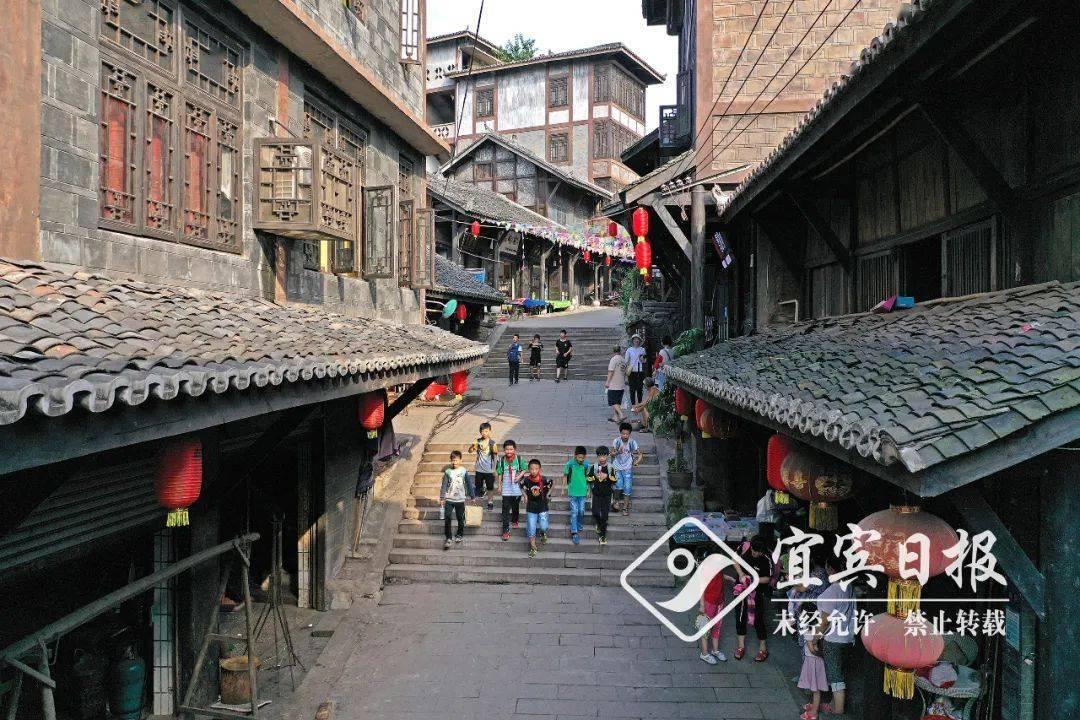 外星球体进黑洞